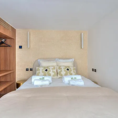 Luxurious And Air-conditioned - Opera